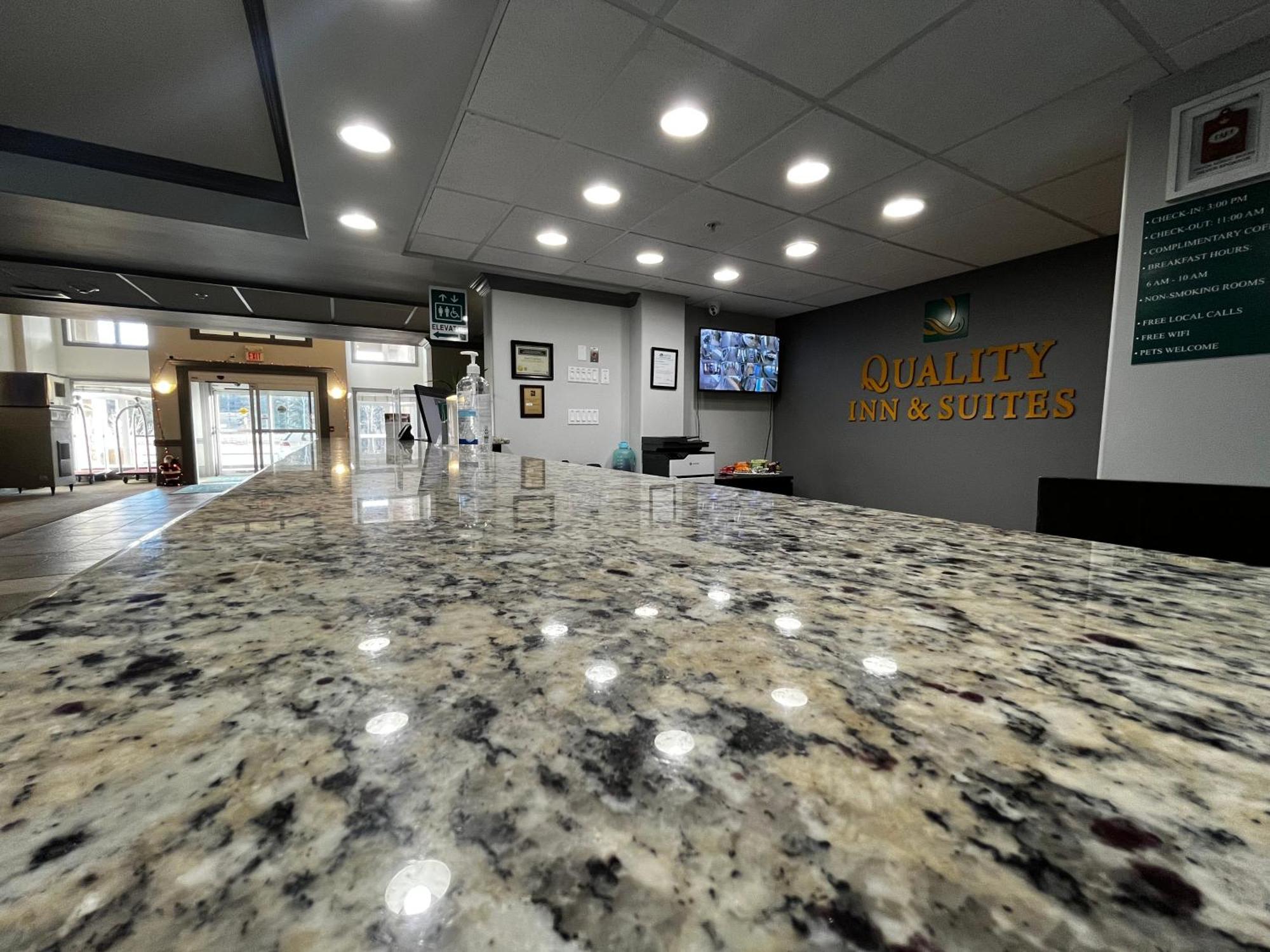Quality Inn & Suites Hinton Eksteriør bilde