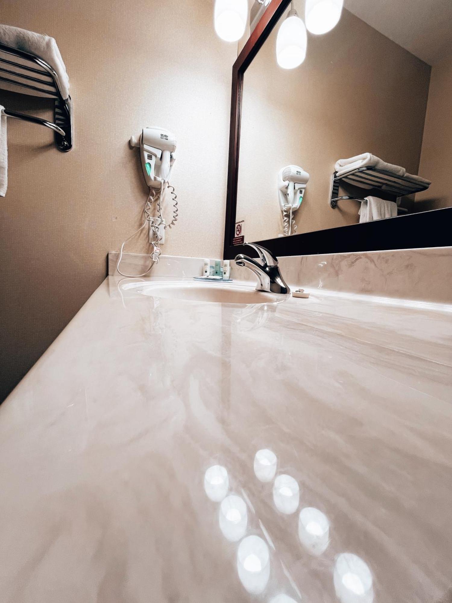 Quality Inn & Suites Hinton Eksteriør bilde